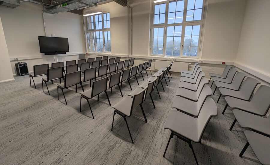 Reihenbestuhlung im Glasmeetingraum