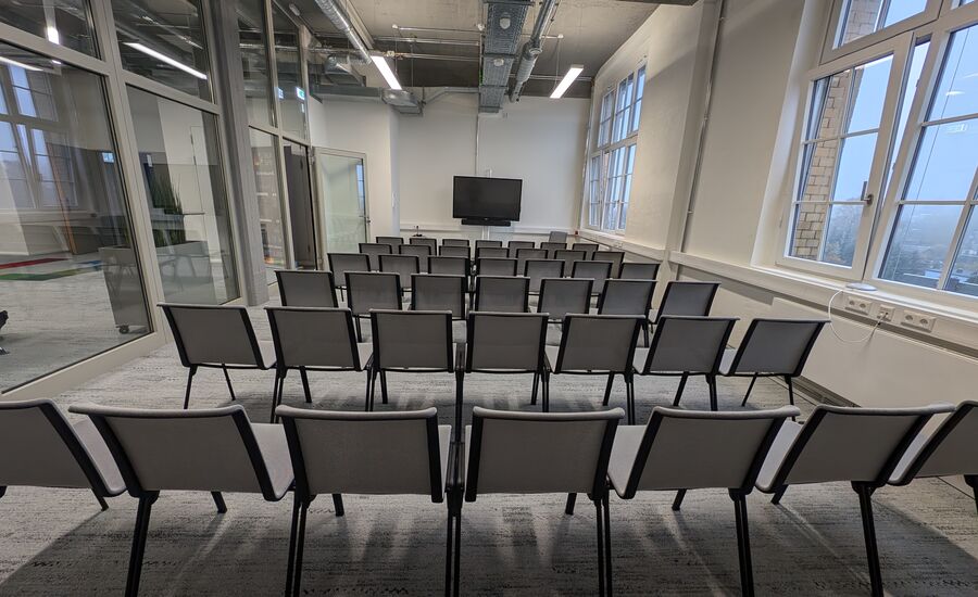 Reihenbestuhlung im Glasmeetingraum